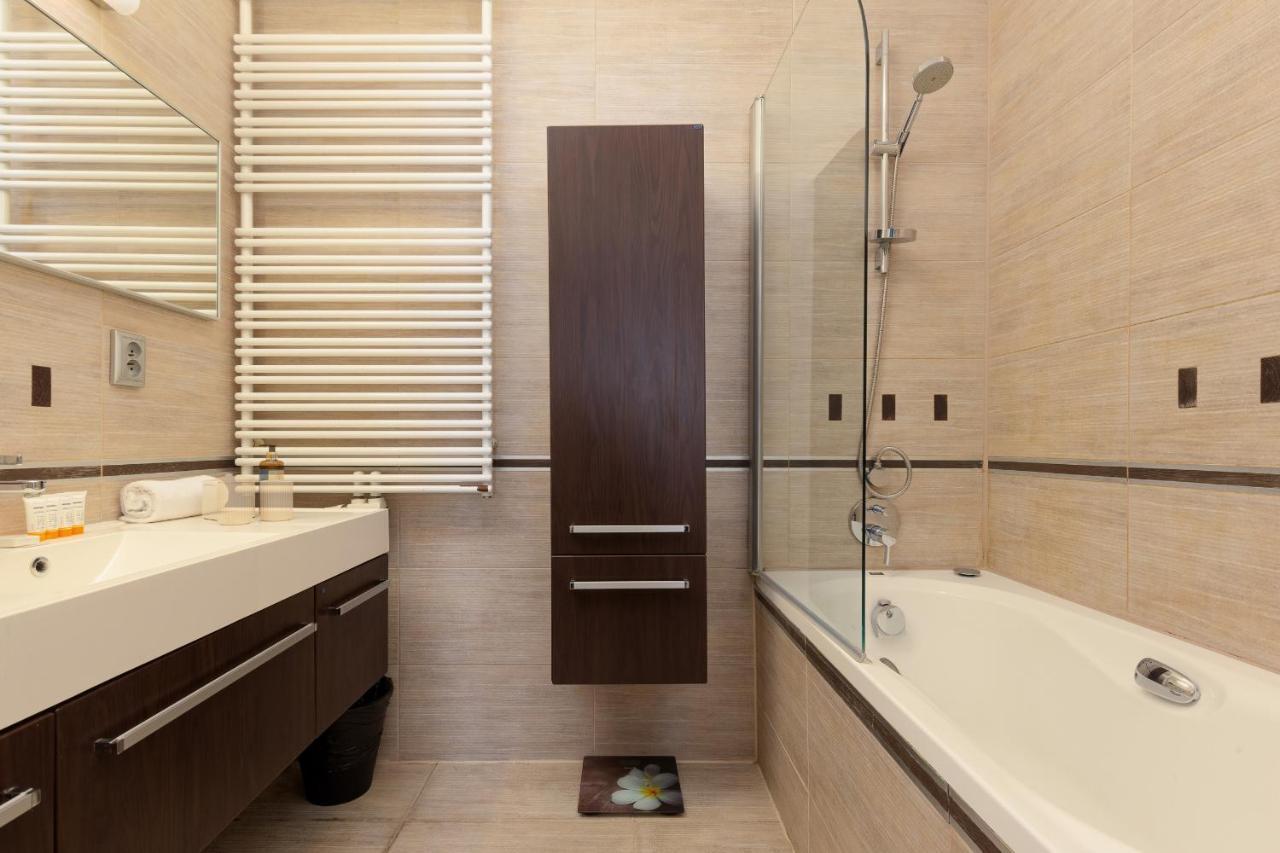 Residence On Wspolna Str. Apartment Warsaw By Renters Exterior foto